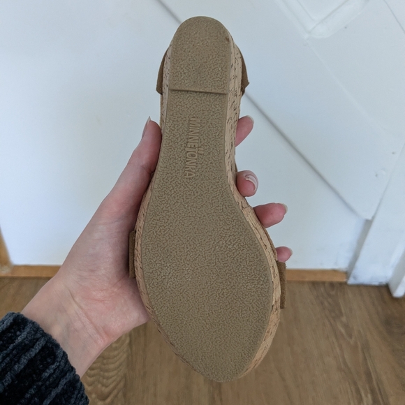 Minnetonka Nikki Suede Fringe Cork Wedge Sandals in Tan Size 7 - Picture 7 of 8